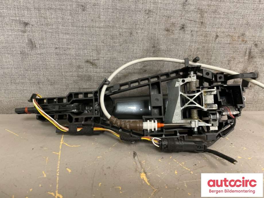 Dørhåndtak utv høyre til BMW 4-Serie 2013-2020 (F32/F33/F36) (F32/F33/F36) (BMW|51 21 7 332 566|51 21 7 242 568|)