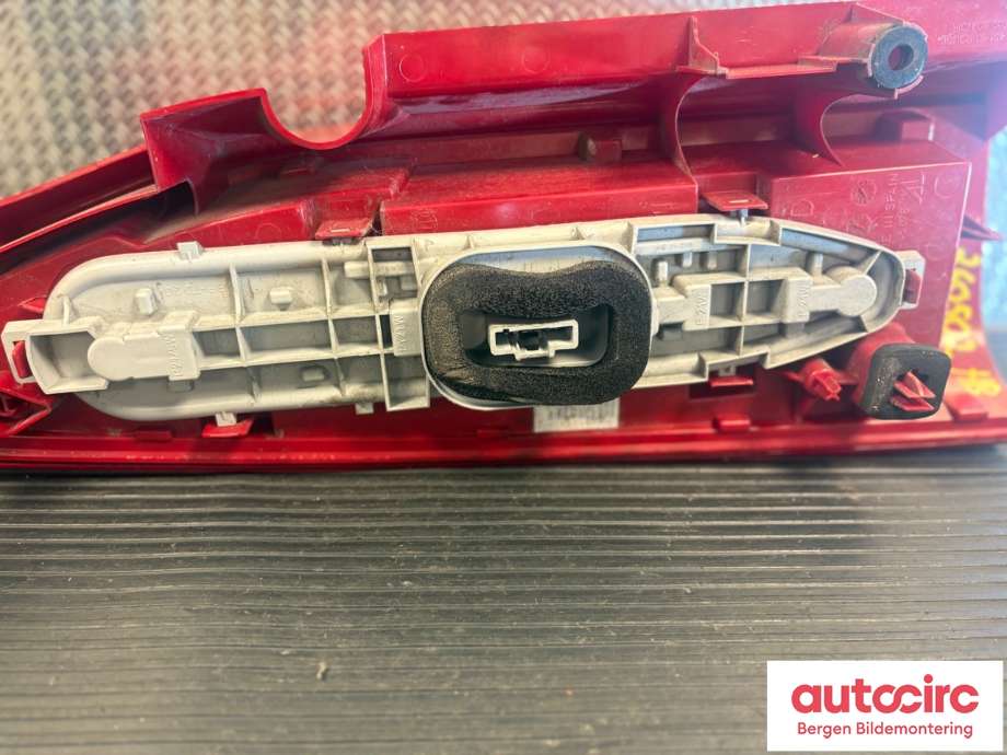 Baklykt høyre til Peugeot Partner 2008-2015 (Type II, Fase 1)  (PEUGEOT|6351 FH|)