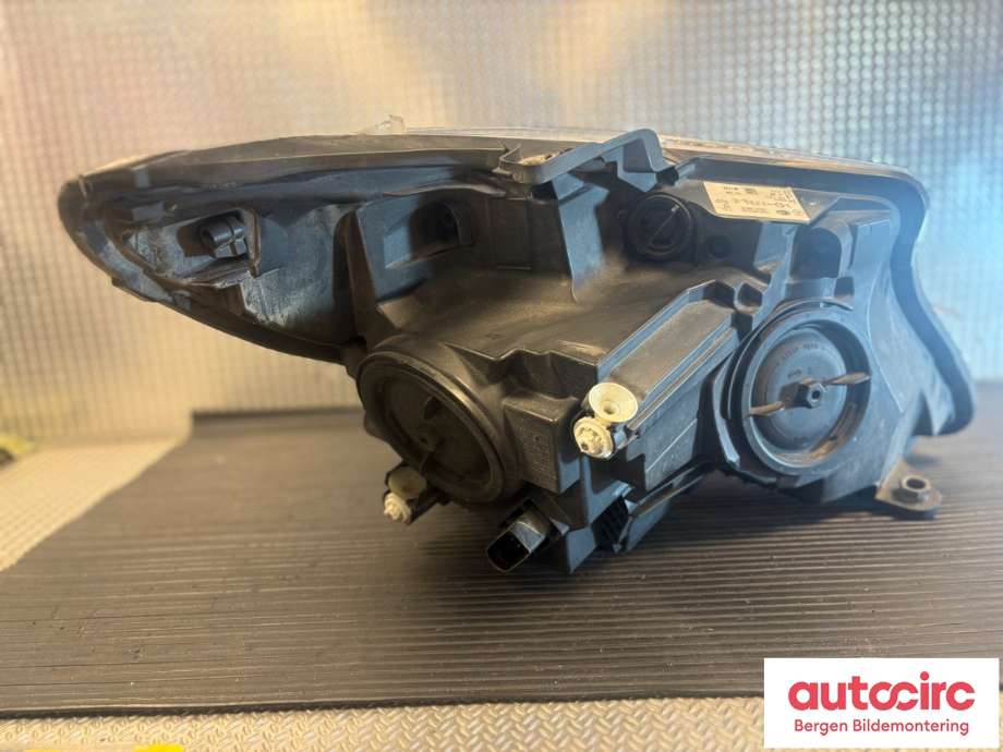 Frontlykt venstre halogen til Mercedes Vito 2014-->> (W447) (W447) (MERCEDES|A 447 906 77 00|)