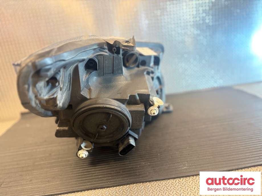 Frontlykt venstre halogen til Mercedes Vito 2014-->> (W447) (W447) (MERCEDES|A 447 906 77 00|)