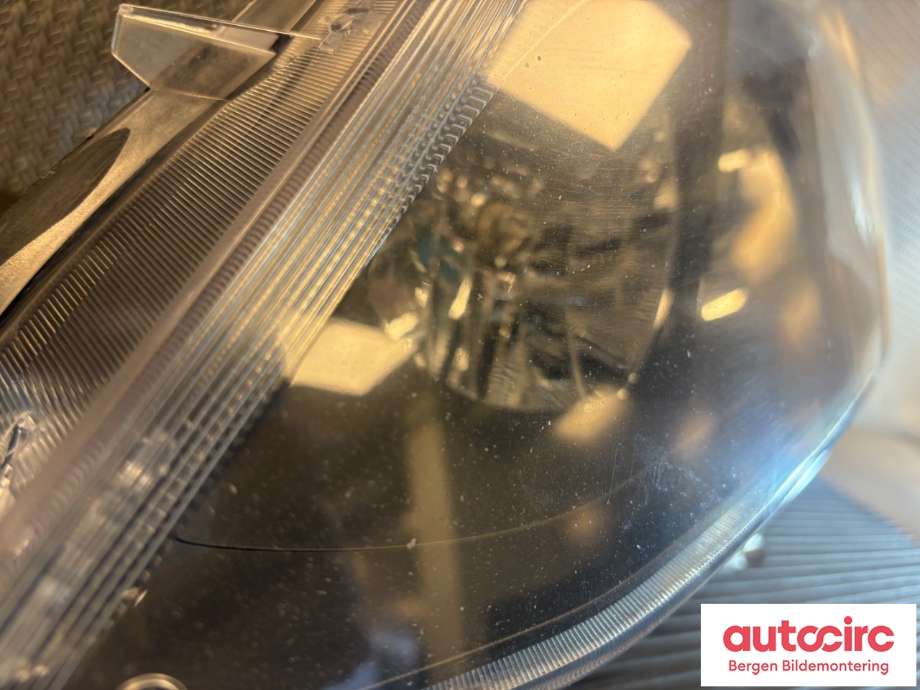 Frontlykt venstre halogen til Mercedes Vito 2014-->> (W447) (W447) (MERCEDES|A 447 906 77 00|)