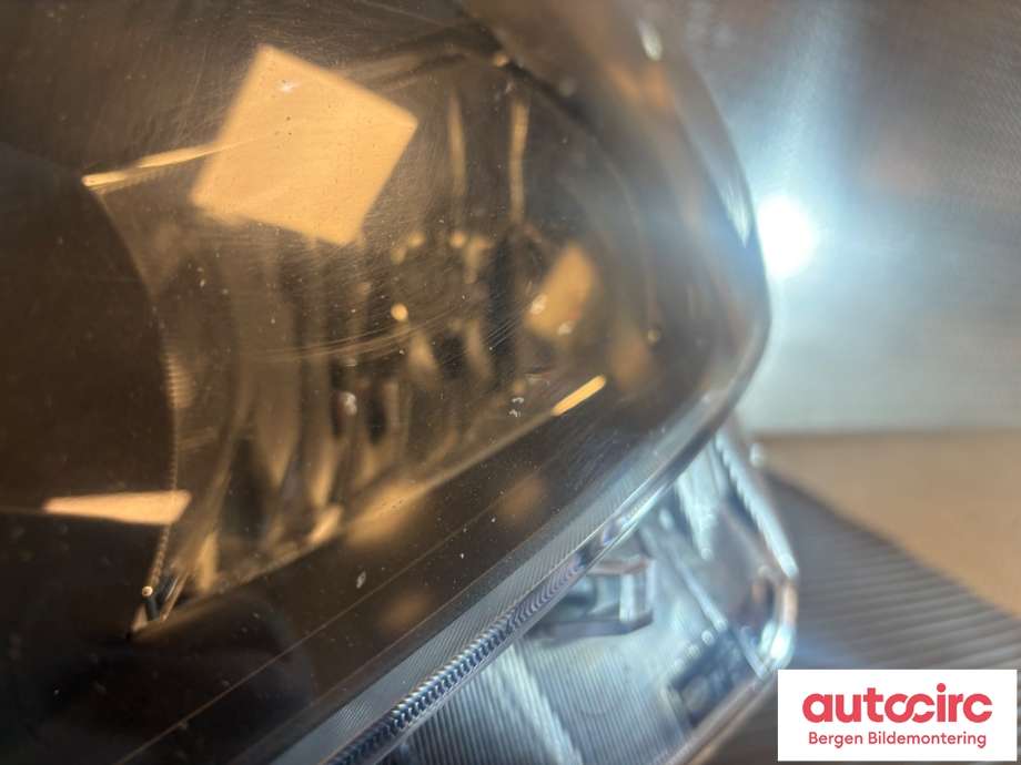 Frontlykt venstre halogen til Mercedes Vito 2014-->> (W447) (W447) (MERCEDES|A 447 906 77 00|)