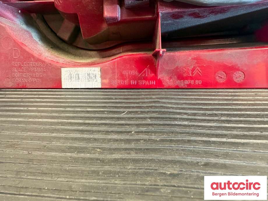 Baklykt høyre til Peugeot Partner 2008-2015 (Type II, Fase 1)  (PEUGEOT|6351 FJ|)