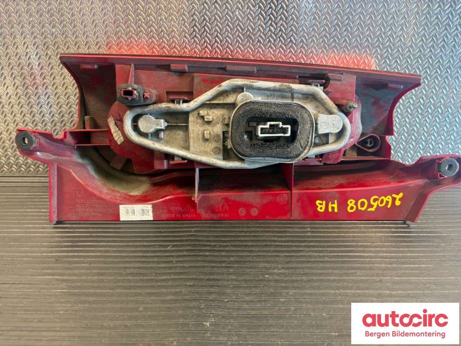 Baklykt høyre til Peugeot Partner 2008-2015 (Type II, Fase 1)  (PEUGEOT|6351 FJ|)