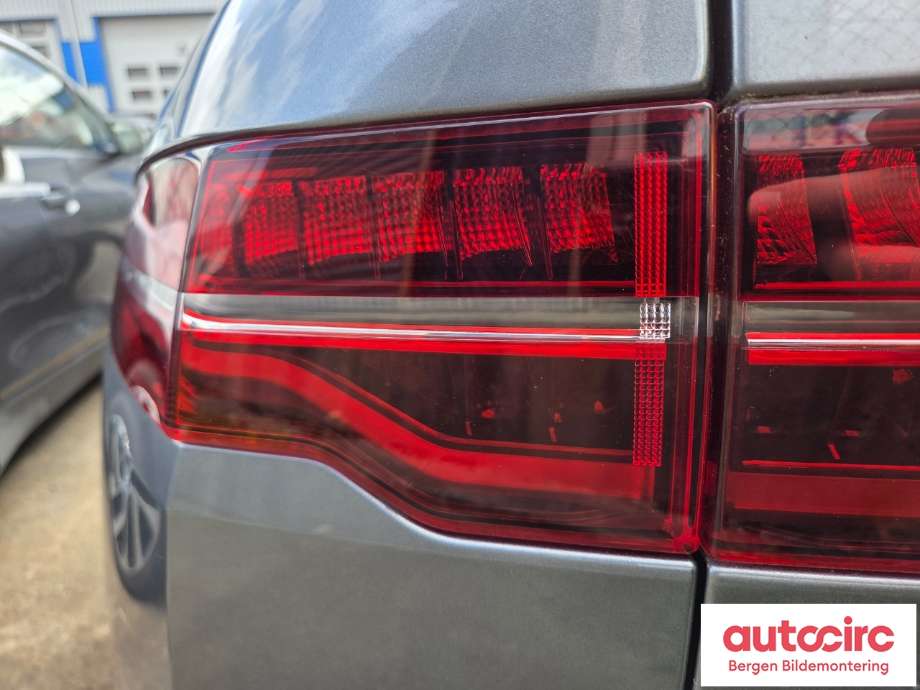 Baklykt venstre til Jaguar I-PACE 2018-->>  (JAGUAR|T4K1826|)