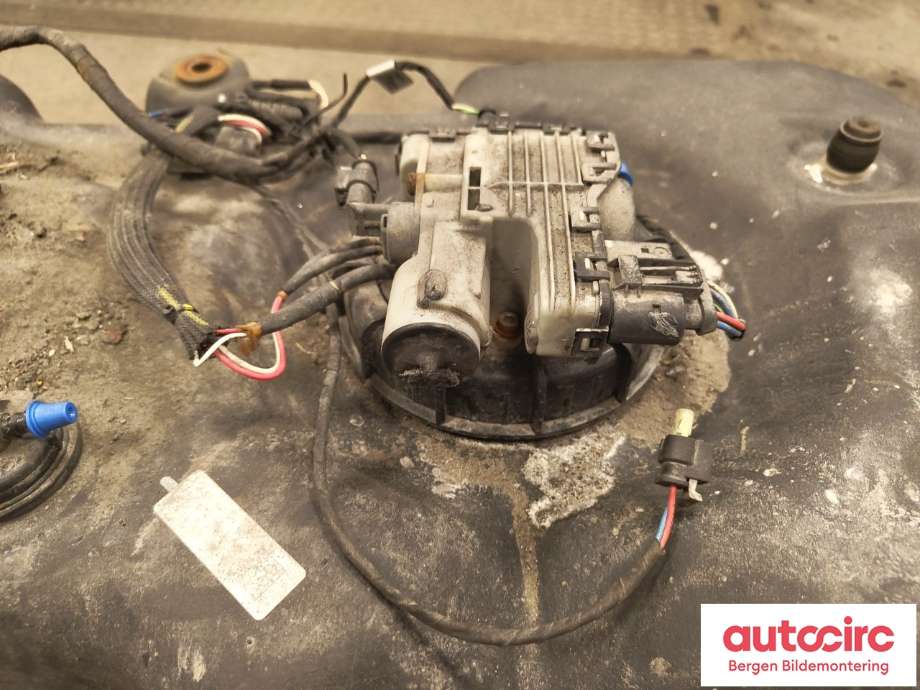 AdBlue tank til Mercedes ML 2011-2015 (Fase 1) (W166) (W166) (MERCEDES|A1664703701|A 166 470 60 01|)