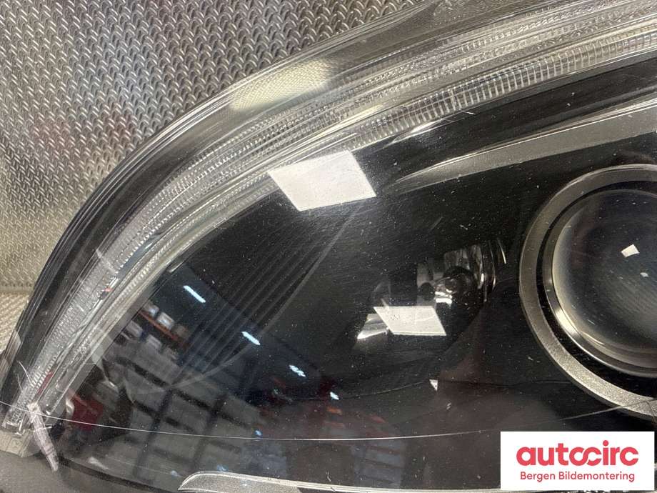 Frontlykt venstre halogen til Mercedes B-Klasse 2011-2018 (W246) (W246) (MERCEDES|A 246 820 07 39|)