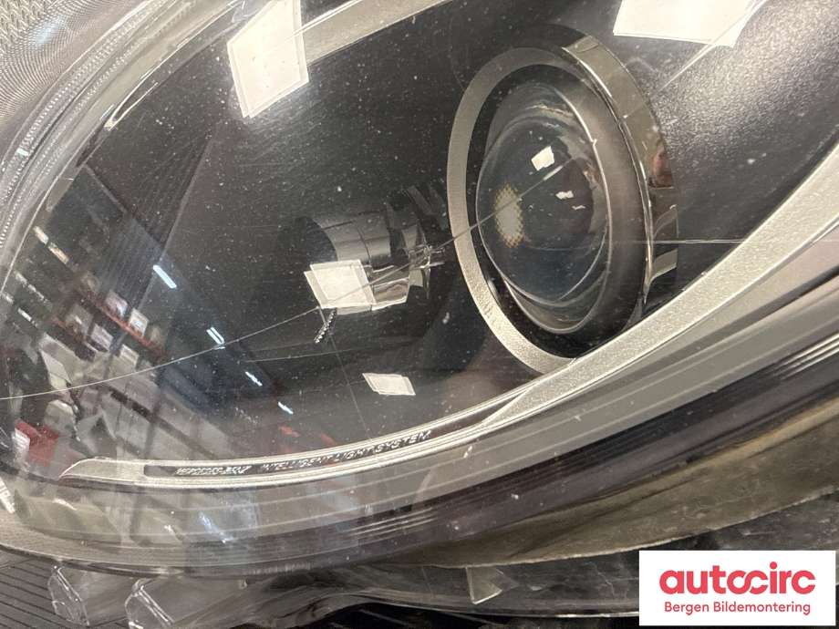 Frontlykt venstre halogen til Mercedes B-Klasse 2011-2018 (W246) (W246) (MERCEDES|A 246 820 07 39|)