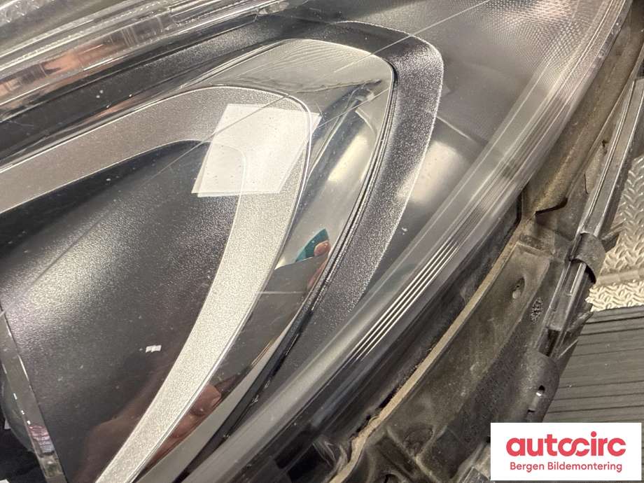 Frontlykt venstre halogen til Mercedes B-Klasse 2011-2018 (W246) (W246) (MERCEDES|A 246 820 07 39|)