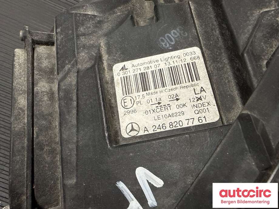 Frontlykt venstre halogen til Mercedes B-Klasse 2011-2018 (W246) (W246) (MERCEDES|A 246 820 07 39|)