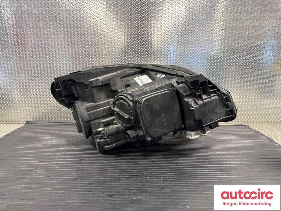Frontlykt venstre halogen til Mercedes B-Klasse 2011-2018 (W246) (W246) (MERCEDES|A 246 820 07 39|)