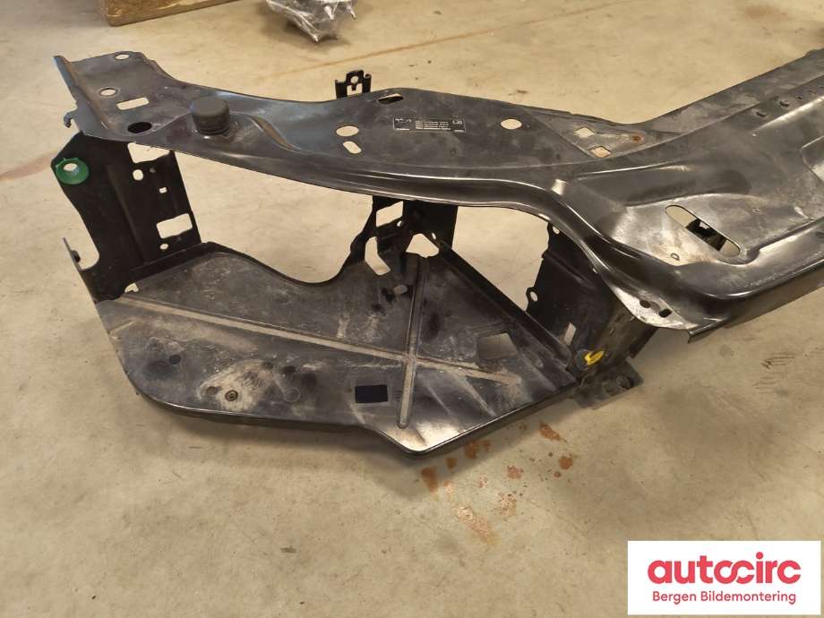 Frontplate øvre til Volvo V70 2007-2013 (Type III, Fase 1) (VOLVO|31335558|)