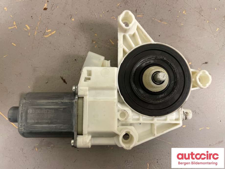 Ruteheis høyre til Mercedes Vito 2014-->> (W447) (W447) (MERCEDES|A 447 906 36 00|)