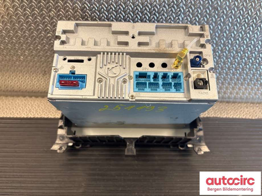 Multimedia display (MCU - Media Controller Unit) til Mercedes Vito/Viano 2004-2010 (Fase 1) (W639) (W639) (MERCEDES|A 169 870 06 89|)
