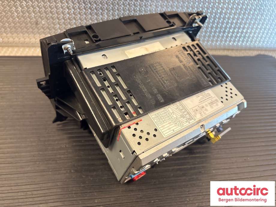 Multimedia display (MCU - Media Controller Unit) til Mercedes Vito/Viano 2004-2010 (Fase 1) (W639) (W639) (MERCEDES|A 169 870 06 89|)