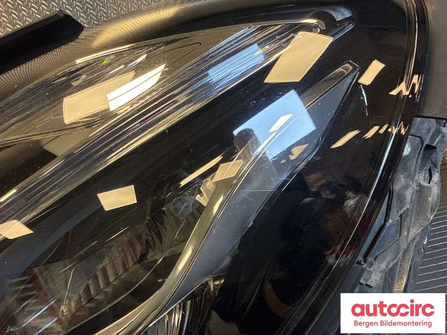Frontlykt venstre halogen til Mercedes E-Klasse 2016-2023 (W213) (W213) (MERCEDES|A 213 906 95 04|A 213 906 51 04|)