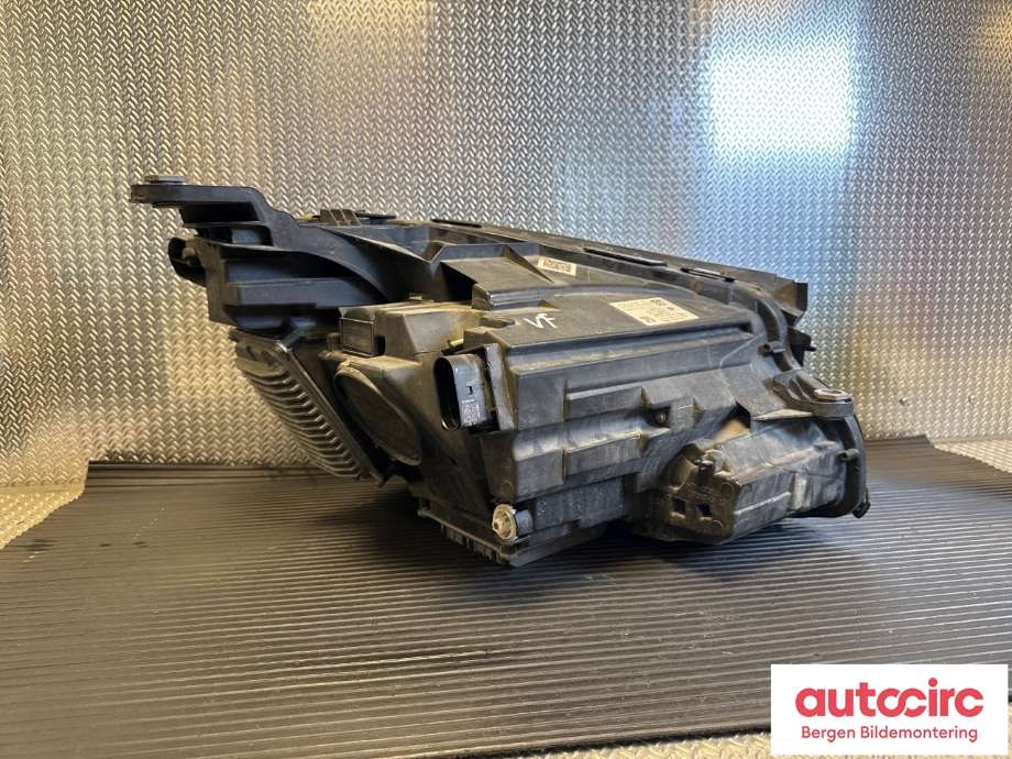 Frontlykt venstre halogen til Mercedes E-Klasse 2016-2023 (W213) (W213) (MERCEDES|A 213 906 95 04|A 213 906 51 04|)
