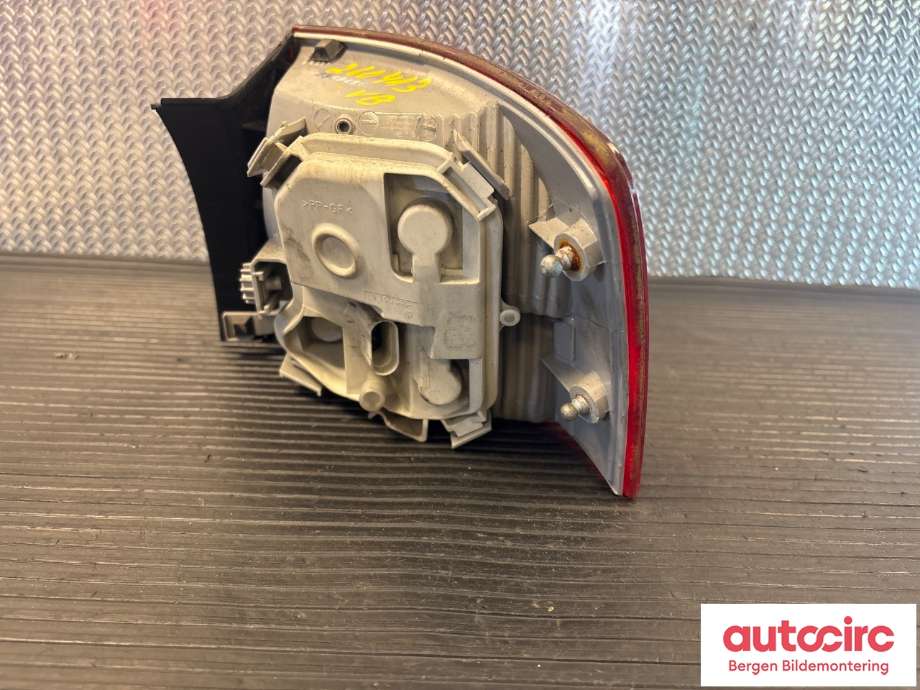 Baklykt venstre til Audi A4 2004-2008 (Type III) (B7) (B7) (AUDI|8E9 945 095 E|)