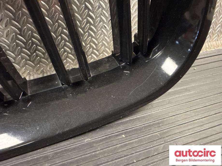 Grill høyre til BMW 5-Serie 2003-2010 (E60/E61) (E60/E61) (BMW|51 13 7 027 062|)