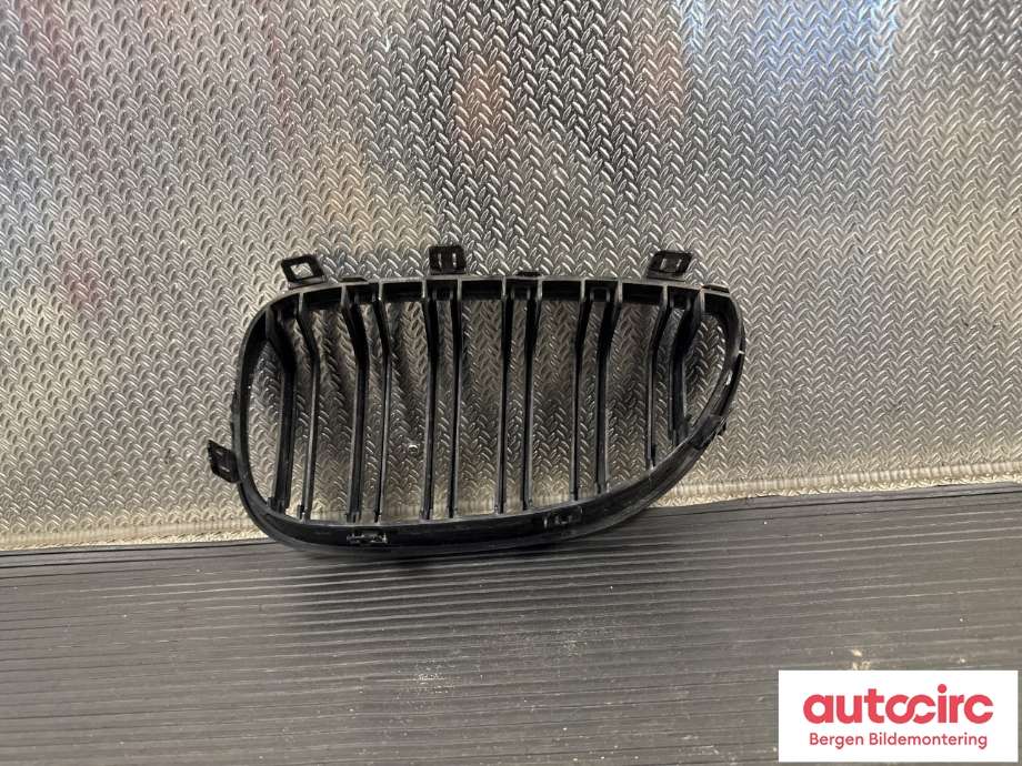Grill høyre til BMW 5-Serie 2003-2010 (E60/E61) (E60/E61) (BMW|51 13 7 027 062|)