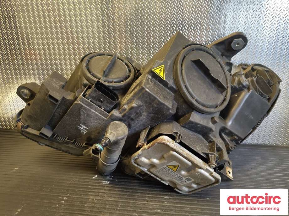 Frontlykt høyre xenon til Mercedes C-Klasse 2007-2011 (Fase 1) (W204) (W204) (MERCEDES|A2048209061|A 204 820 30 59|)