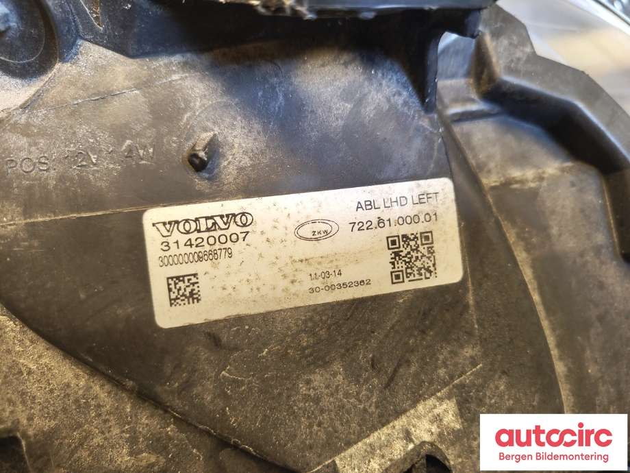 Frontlykt venstre halogen til Volvo V40 2012-2019  (VOLVO|31420121|)