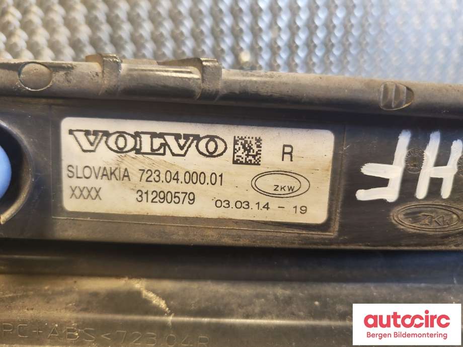 Tåkelykt venstre foran til Volvo V40 2012-2019  (VOLVO|31290579|)