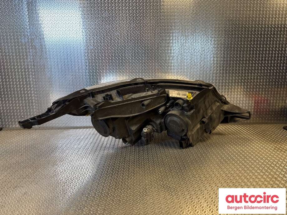 Frontlykt venstre halogen til Peugeot 2008 2013-2019 (Type I)  (PEUGEOT|16 853 535 80|96 778 101 80|)