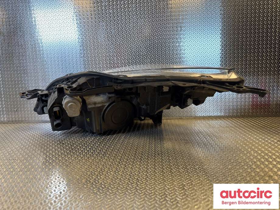 Frontlykt høyre halogen til Peugeot 508 2011-2014 (Type I, Fase 1) (PEUGEOT|16 139 664 80|96 765 914 80|)