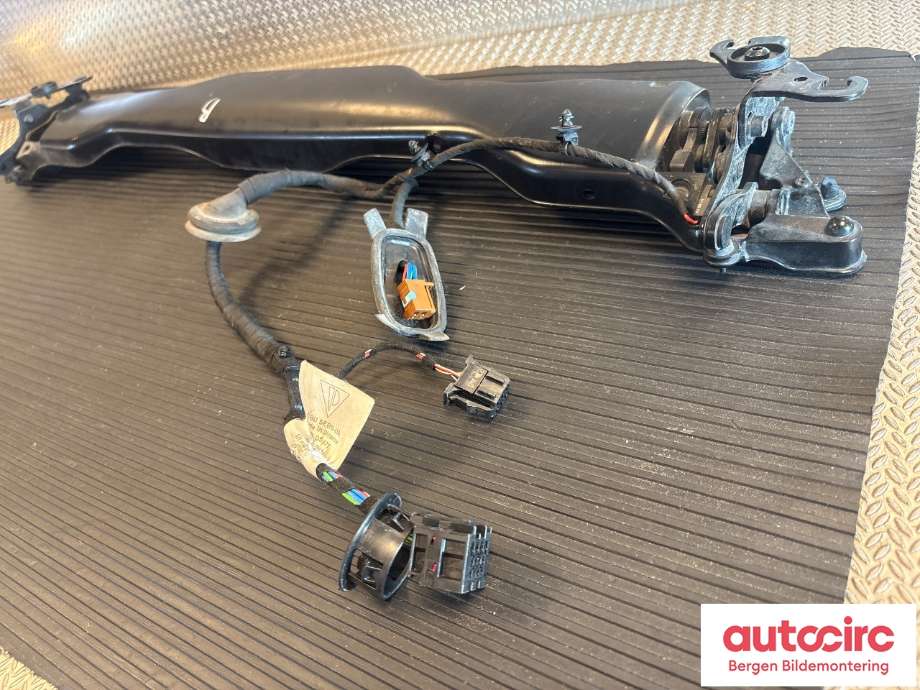 Spoiler bak til Porsche Taycan 2019-->> (PORSCHE|9J1 827 204 C|9J1 827 204 A|)