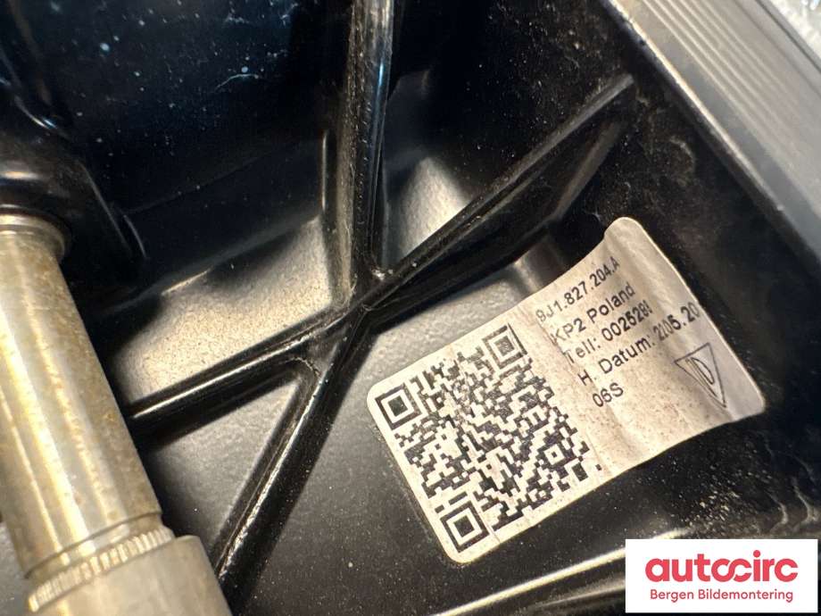 Spoiler bak til Porsche Taycan 2019-->> (PORSCHE|9J1 827 204 C|9J1 827 204 A|)