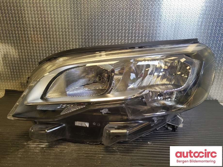 Frontlykt venstre halogen til Peugeot Expert 2016-->> (Type III) (PEUGEOT|98 085 726 80|)