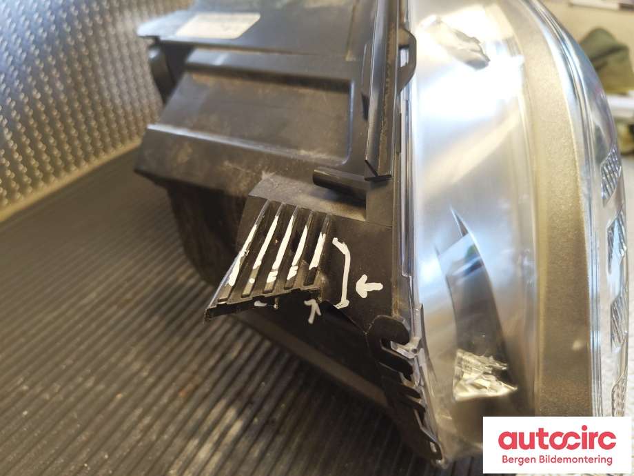 Frontlykt venstre halogen til Peugeot Expert 2016-->> (Type III) (PEUGEOT|98 085 726 80|)