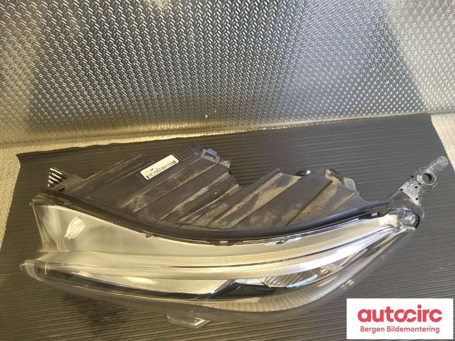 Frontlykt venstre halogen til Peugeot Expert 2016-->> (Type III) (PEUGEOT|98 085 726 80|)
