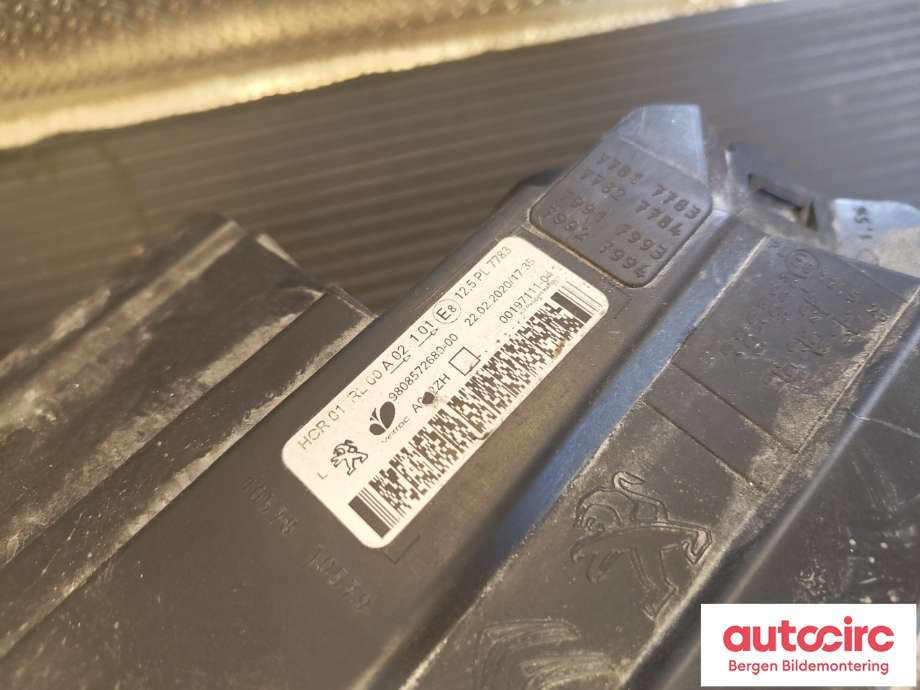 Frontlykt venstre halogen til Peugeot Expert 2016-->> (Type III) (PEUGEOT|98 085 726 80|)