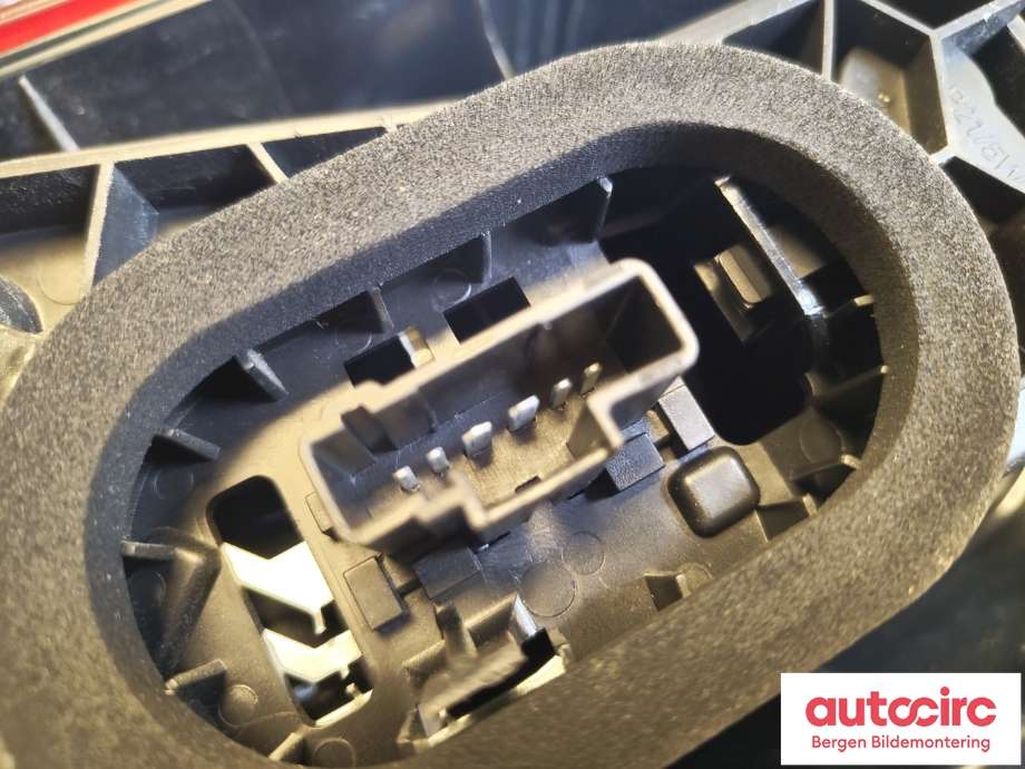 Baklykt høyre til Peugeot Expert 2016-->> (Type III) (PEUGEOT|98 082 430 80|)