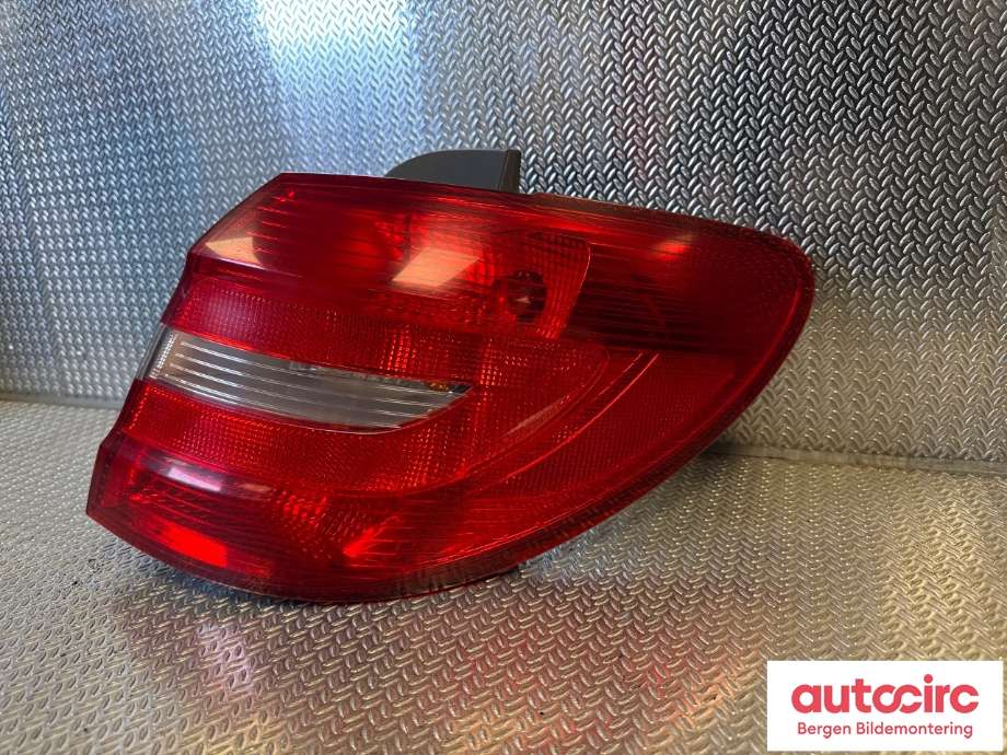 Baklykt høyre til Mercedes B-Klasse 2011-2018 (W246) (W246) (MERCEDES|A 246 820 02 64|)