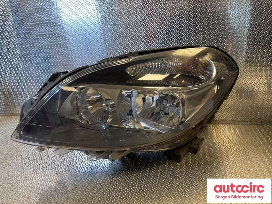 Frontlykt venstre halogen til Mercedes B-Klasse 2011-2018 (W246) (W246) (MERCEDES|A 246 820 01 61|)