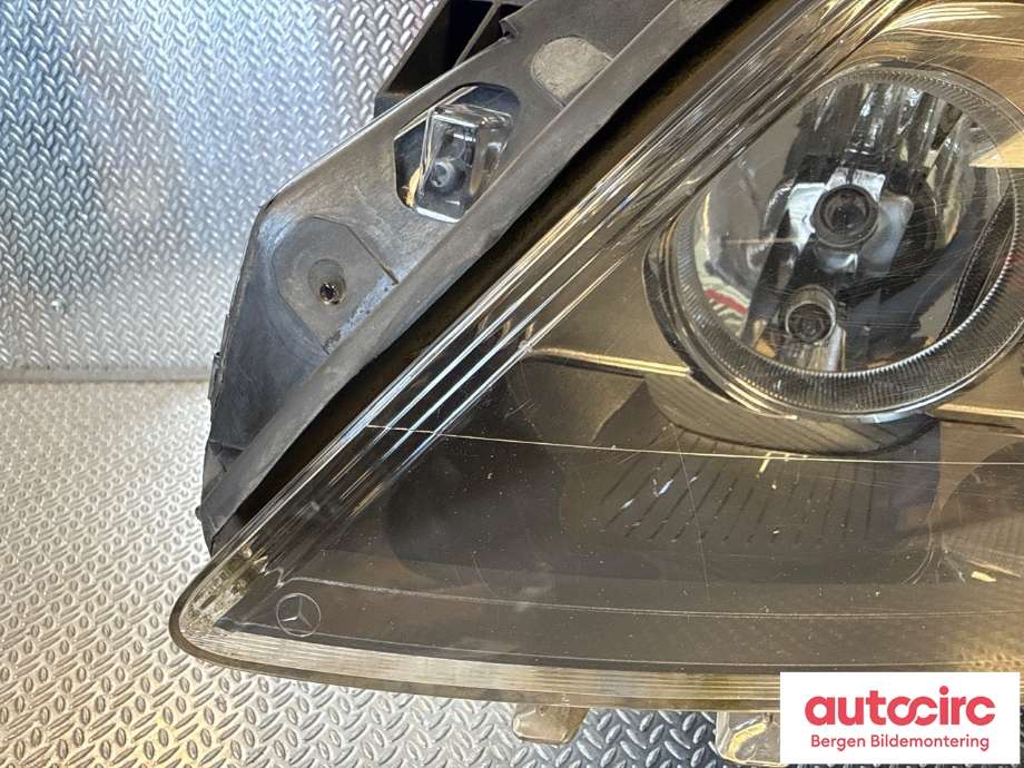 Frontlykt venstre halogen til Mercedes B-Klasse 2011-2018 (W246) (W246) (MERCEDES|A 246 820 01 61|)