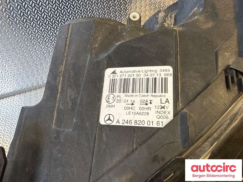 Frontlykt venstre halogen til Mercedes B-Klasse 2011-2018 (W246) (W246) (MERCEDES|A 246 820 01 61|)