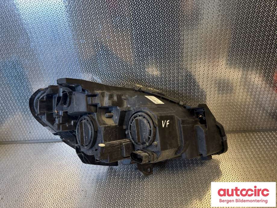 Frontlykt venstre halogen til Mercedes B-Klasse 2011-2018 (W246) (W246) (MERCEDES|A 246 820 01 61|)