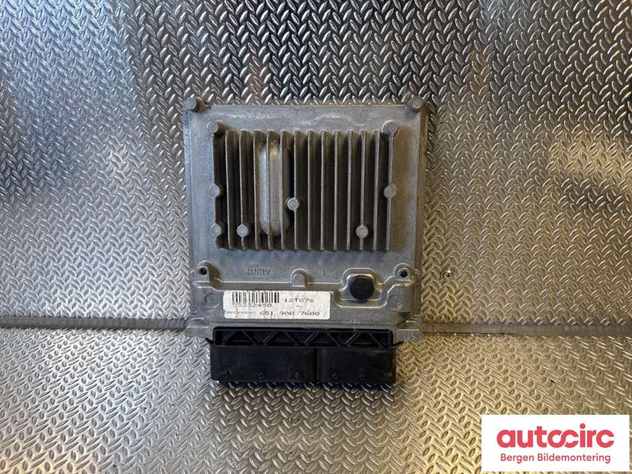 Styreenhet motor til Mercedes B-Klasse 2011-2018 (W246) (W246) (MERCEDES|A 651 900 94 02|A 651 900 76 00|)