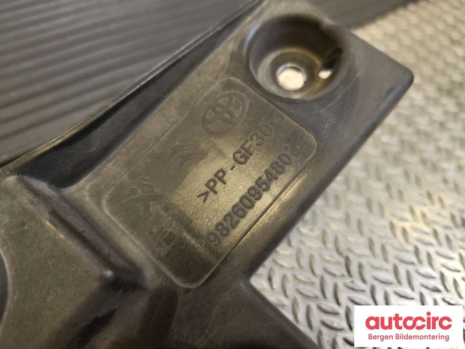 Frontplate øvre til Peugeot Expert 2016-->> (Type III) (PEUGEOT|98 260 954 80|)
