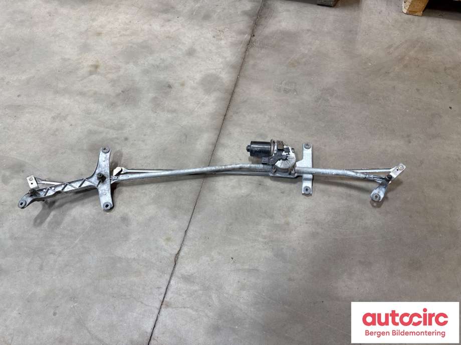 Viskermotor frontrute til Mercedes Vito/Viano 2010-2014 (Fase 2) (W639) (W639) (MERCEDES|A 639 820 01 40|)