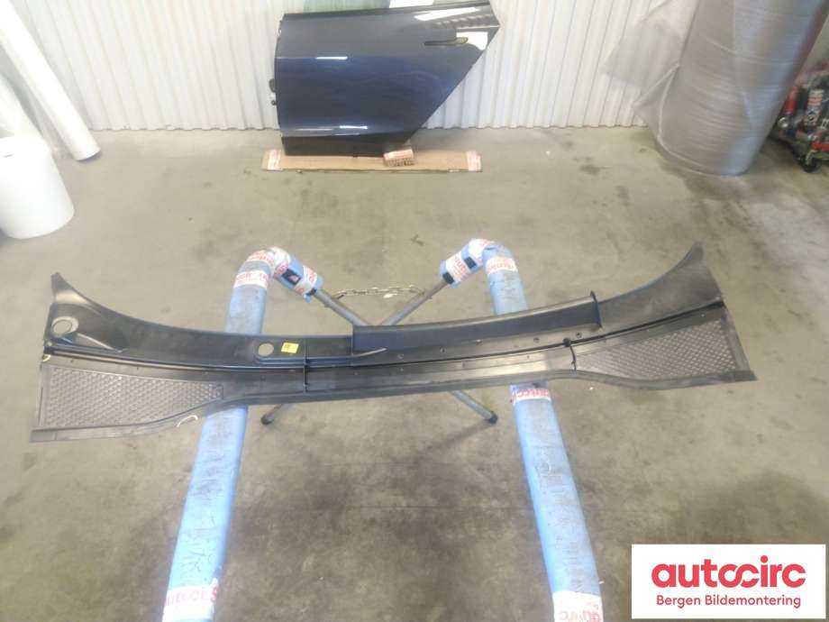 Deksel til Audi Q4 e-tron 2021-->>  (AUDI|11B 819 403 B|)