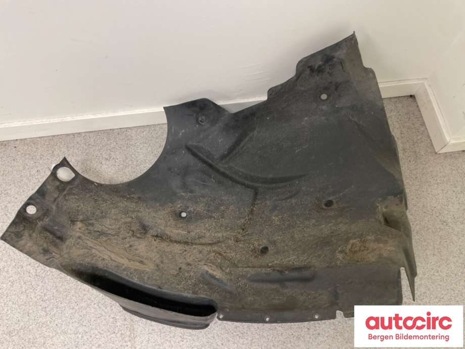 Skjerm locari høyre foran til BMW 4-Serie 2013-2020 (F32/F33/F36) (F32/F33/F36) (BMW|51 71 8 056 410|51718056 410)