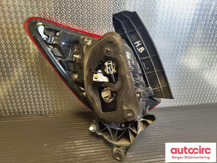 Baklykt høyre til Toyota Yaris 2014-2020 (Type III, Fase 2)  (TOYOTA|815500DB60|815500DB61|)