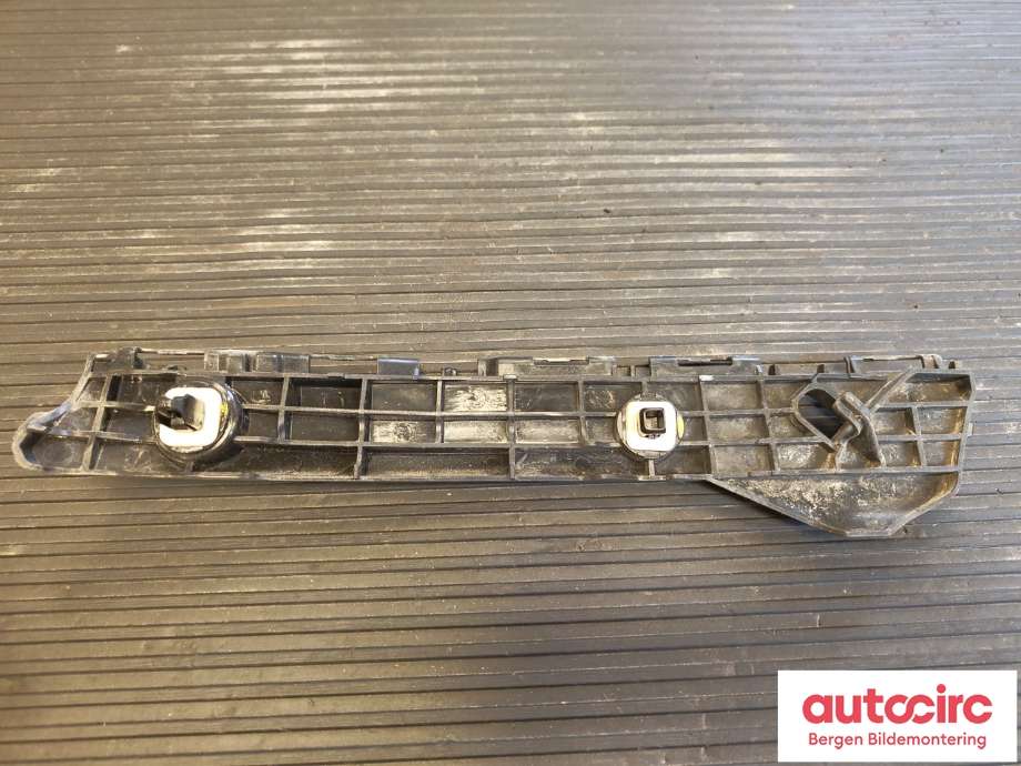 Diverse deler til Toyota Yaris 2014-2020 (Type III, Fase 2) (TOYOTA|525760D450|)