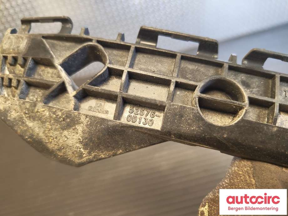 Diverse deler til Toyota Yaris 2014-2020 (Type III, Fase 2) (TOYOTA|525760D450|)
