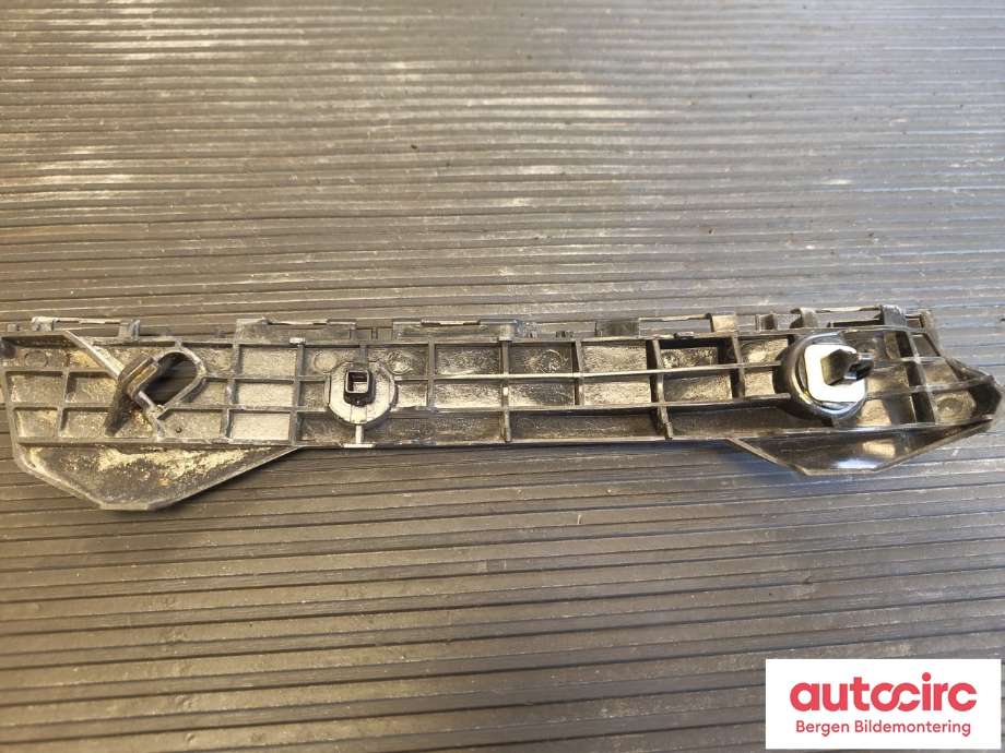 Diverse deler til Toyota Yaris 2014-2020 (Type III, Fase 2)  (TOYOTA|525750D460|)